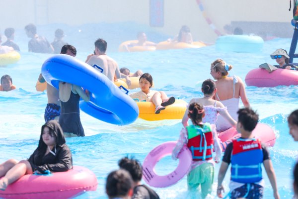 金牛王 夏日戏水享清凉